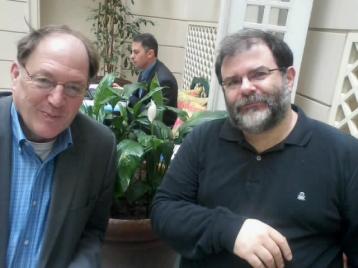 Συνέντευξη με τον Τζ. Κ. Γκαλμπρέιθ (αριστερά),Αθήνα, 10 Μαρτίου 2013